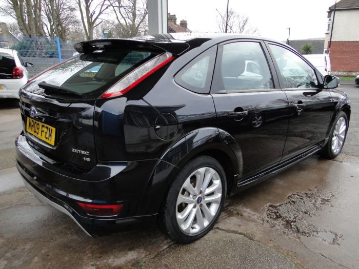 Ford Focus 1.6 Zetec S 5dr Hatchback Petrol Black