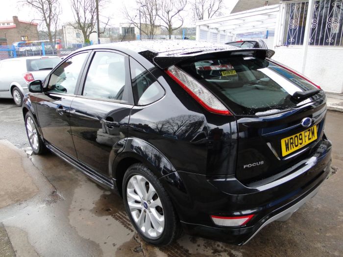 Ford Focus 1.6 Zetec S 5dr Hatchback Petrol Black