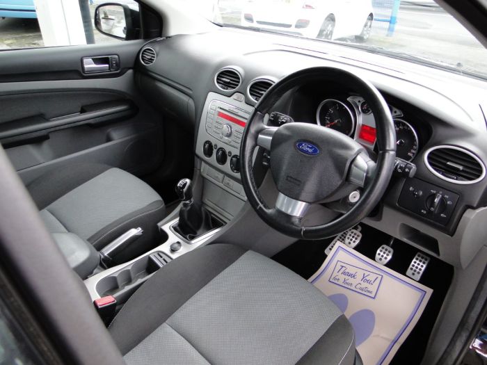Ford Focus 1.6 Zetec S 5dr Hatchback Petrol Black