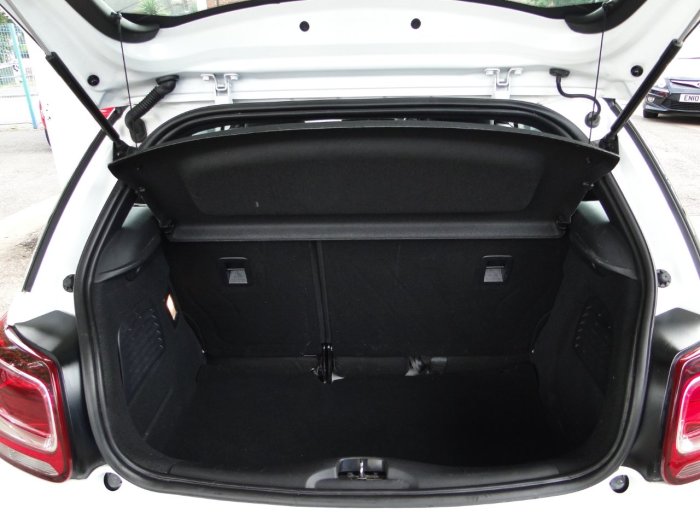 Citroen DS3 1.2 PureTech Dsign Plus 3dr Hatchback Petrol White