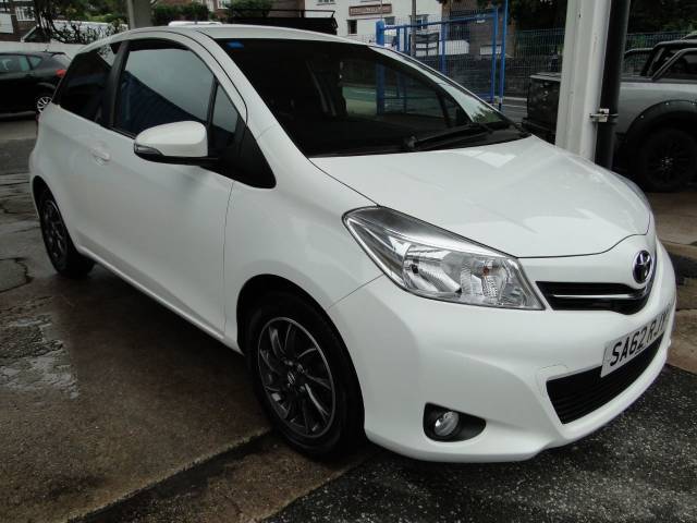 Toyota Yaris 1.0 VVT-i Edition 3dr Hatchback Petrol White