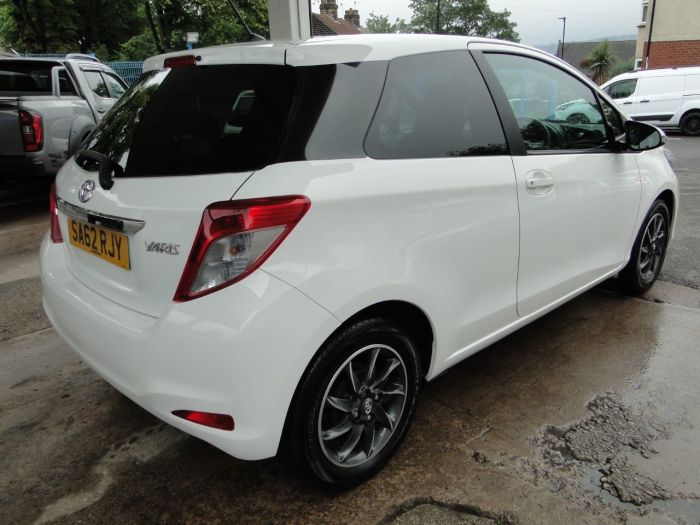 Toyota Yaris 1.0 VVT-i Edition 3dr Hatchback Petrol White