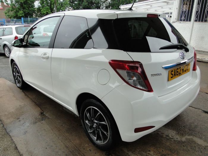Toyota Yaris 1.0 VVT-i Edition 3dr Hatchback Petrol White