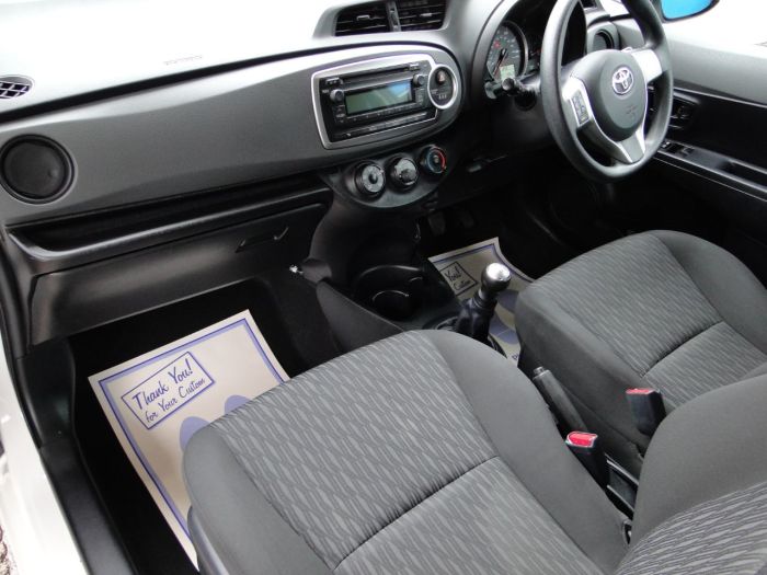 Toyota Yaris 1.0 VVT-i Edition 3dr Hatchback Petrol White