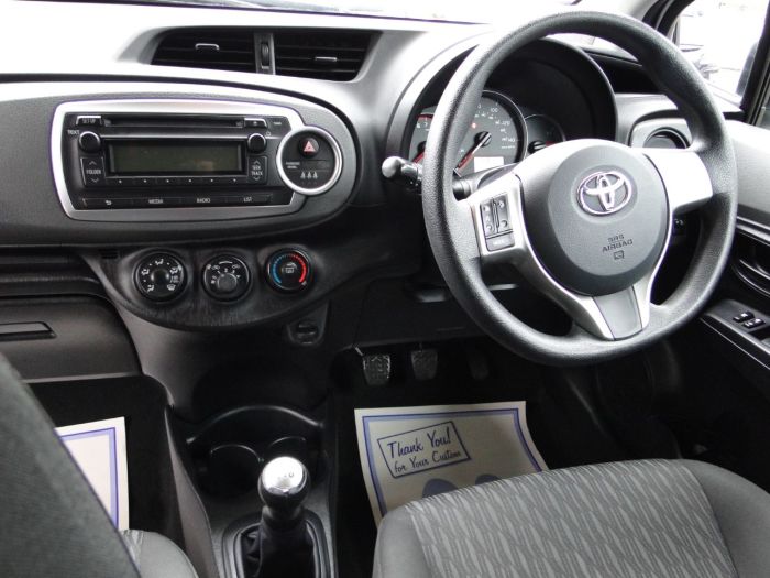 Toyota Yaris 1.0 VVT-i Edition 3dr Hatchback Petrol White