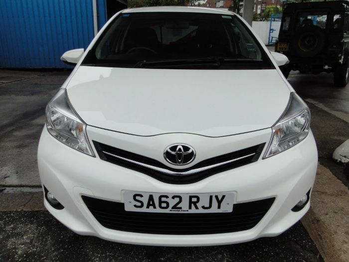 Toyota Yaris 1.0 VVT-i Edition 3dr Hatchback Petrol White