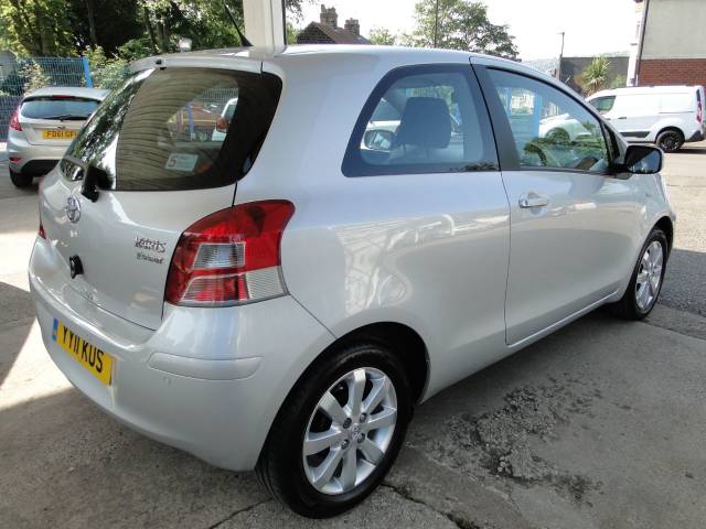 2011 Toyota Yaris 1.4 D-4D T Spirit Nav 3dr [6]