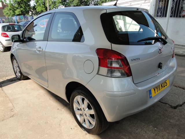 2011 Toyota Yaris 1.4 D-4D T Spirit Nav 3dr [6]