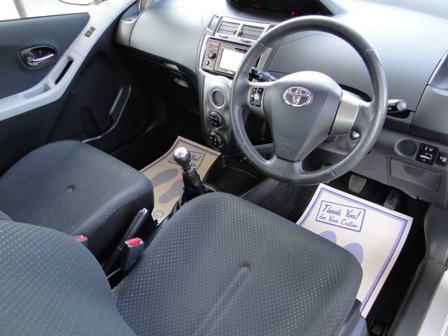 2011 Toyota Yaris 1.4 D-4D T Spirit Nav 3dr [6]